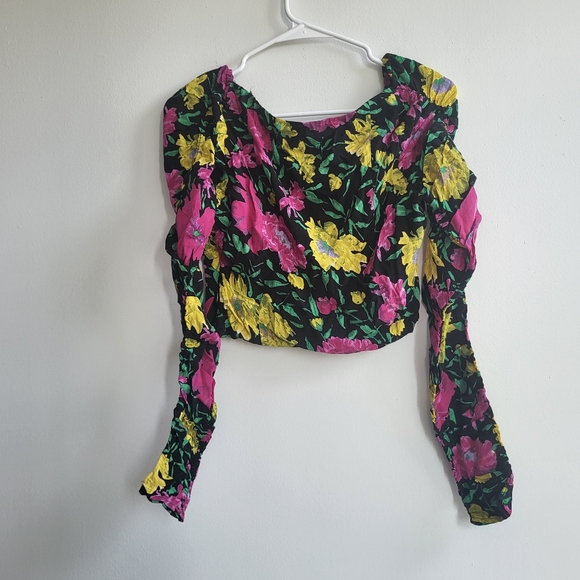 Zara Floral Black and Pink Cropped Long Rouched Sleeve Shirt size Small - Picture 2 of 5